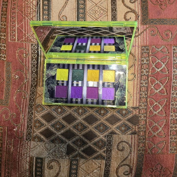 Melt Cosmetics Beetlejuice Recently Deceased Palette (New, No Box) - Picture 3 of 3